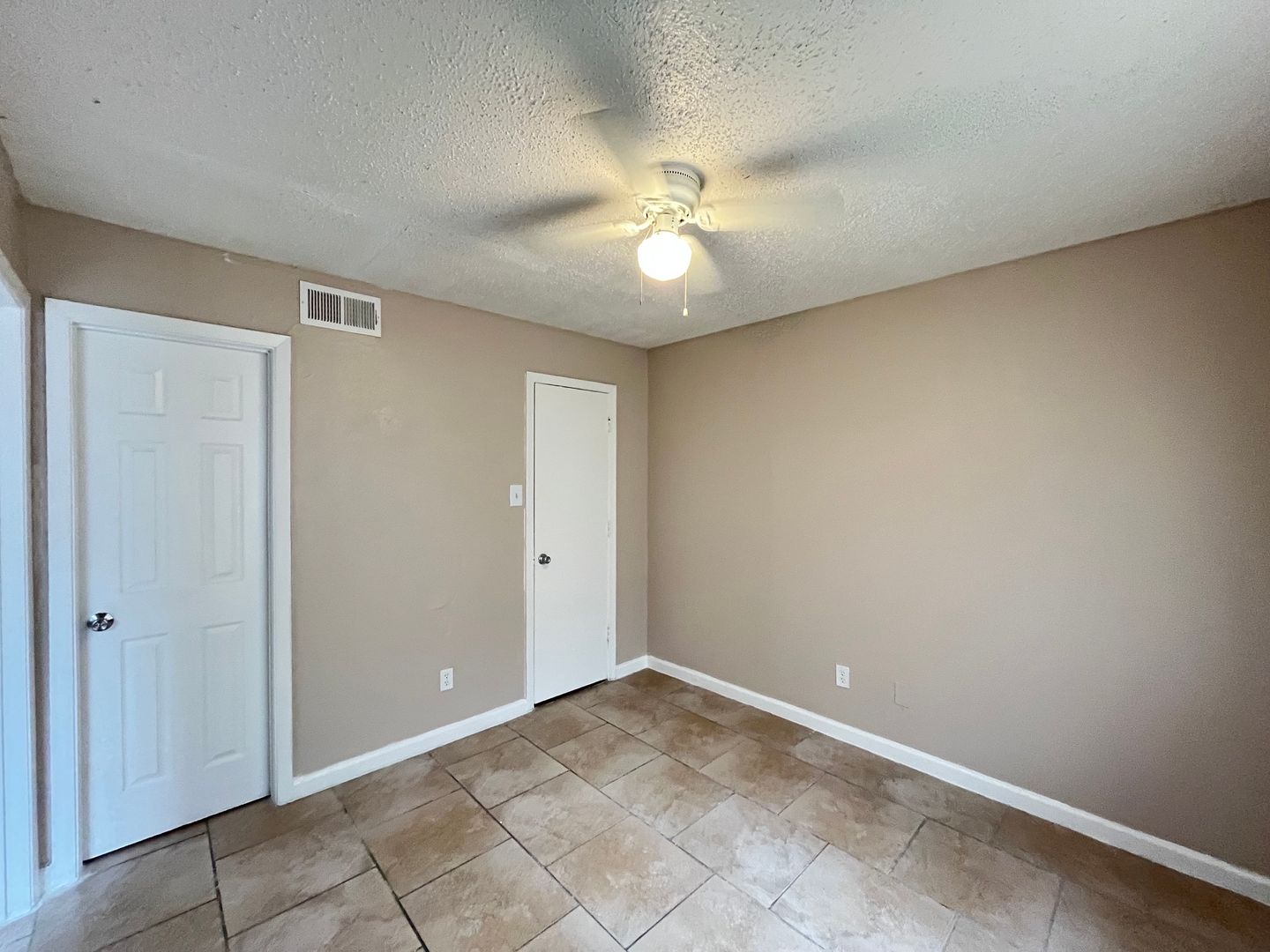 Dallas Apartment: 2722 S Buckner Blvd