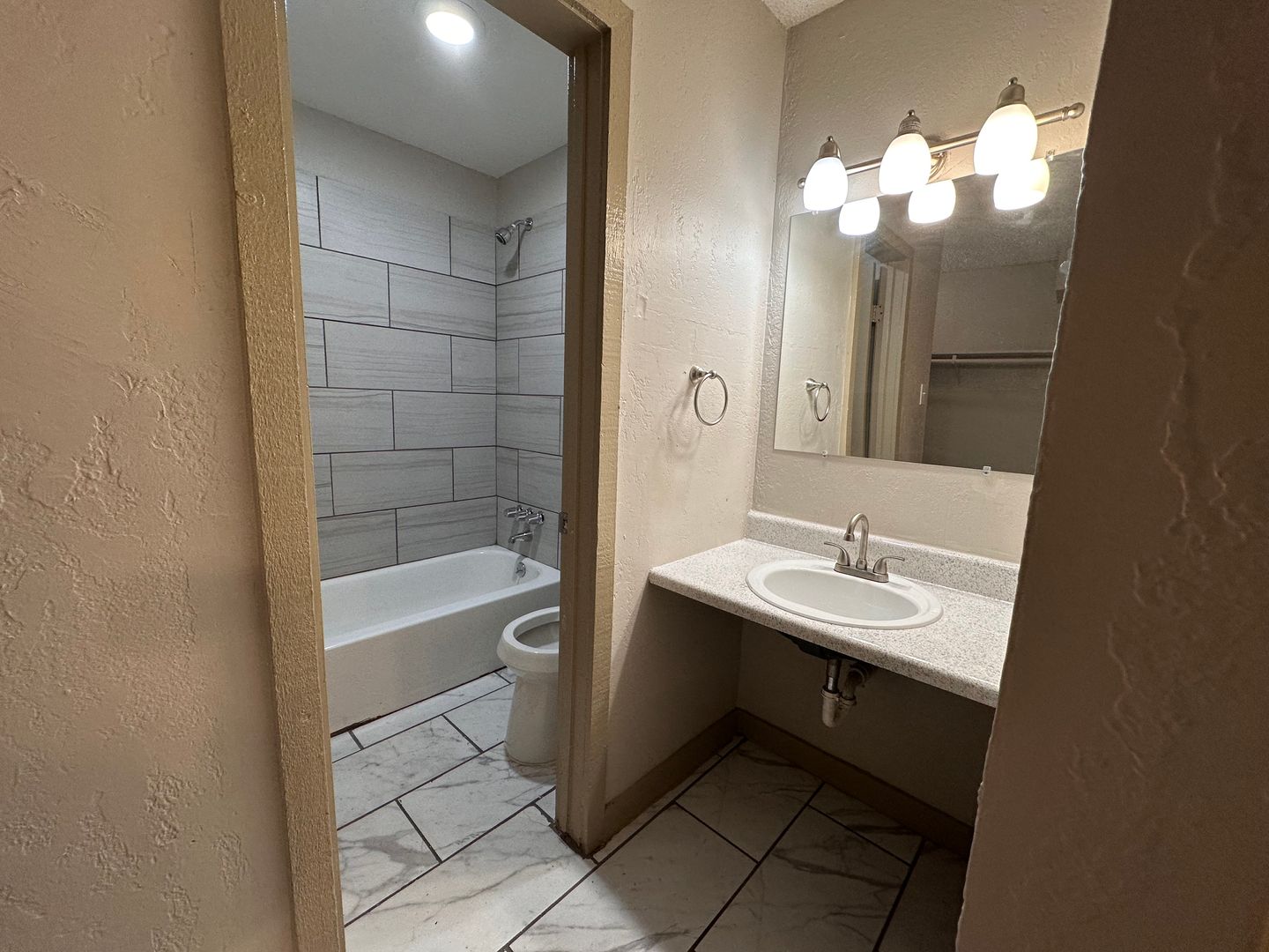 Commerce Apartment: 801 Culver St