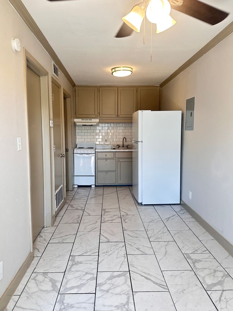 Commerce Apartment: 801 Culver St