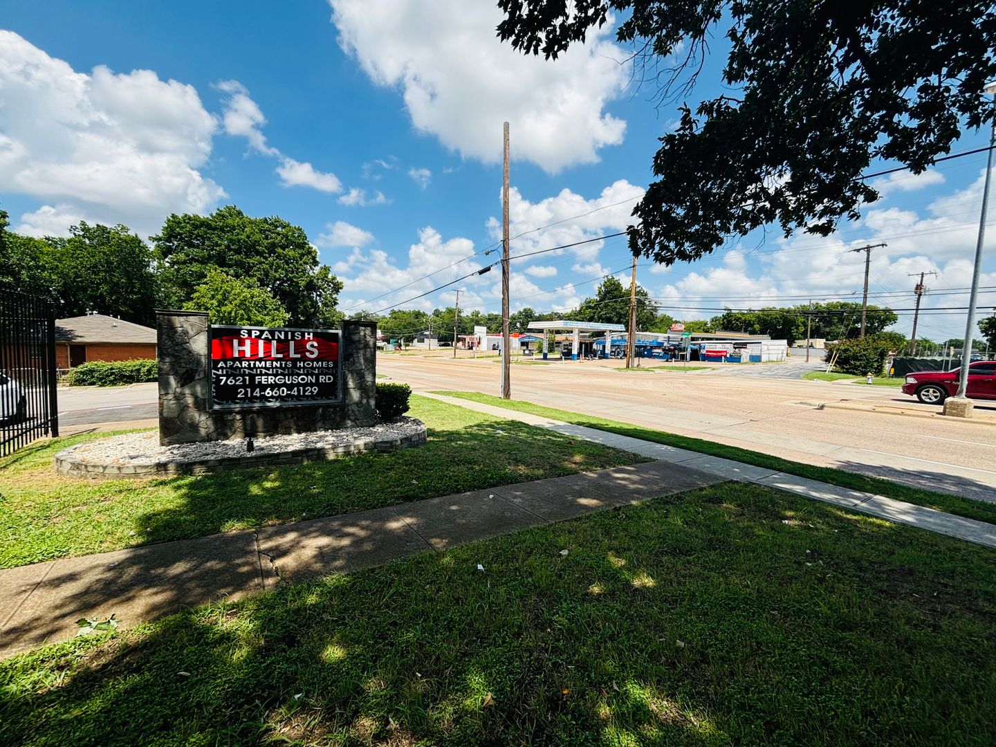 Dallas Apartment: 7621 Ferguson Rd