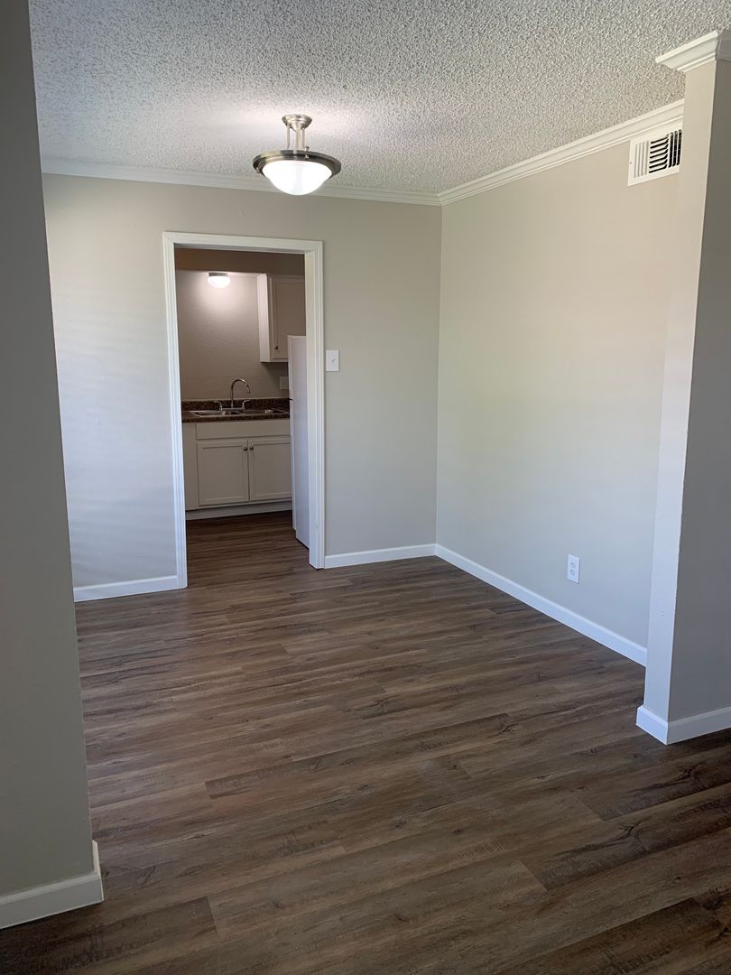 San Antonio Apartment: 462 Utopia Lane