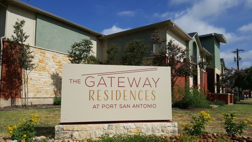 Spacious renovated apartment homes in the oasis of Port San Antonio – photo 1
