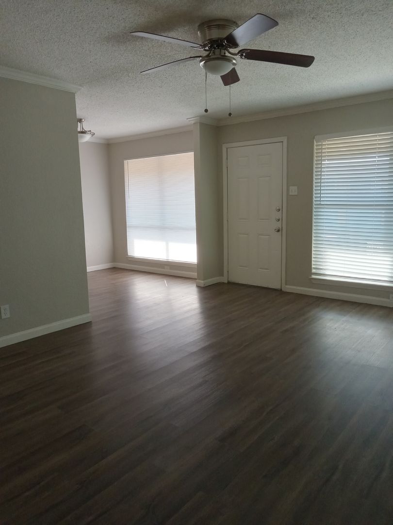 San Antonio Apartment: 462 Utopia Lane