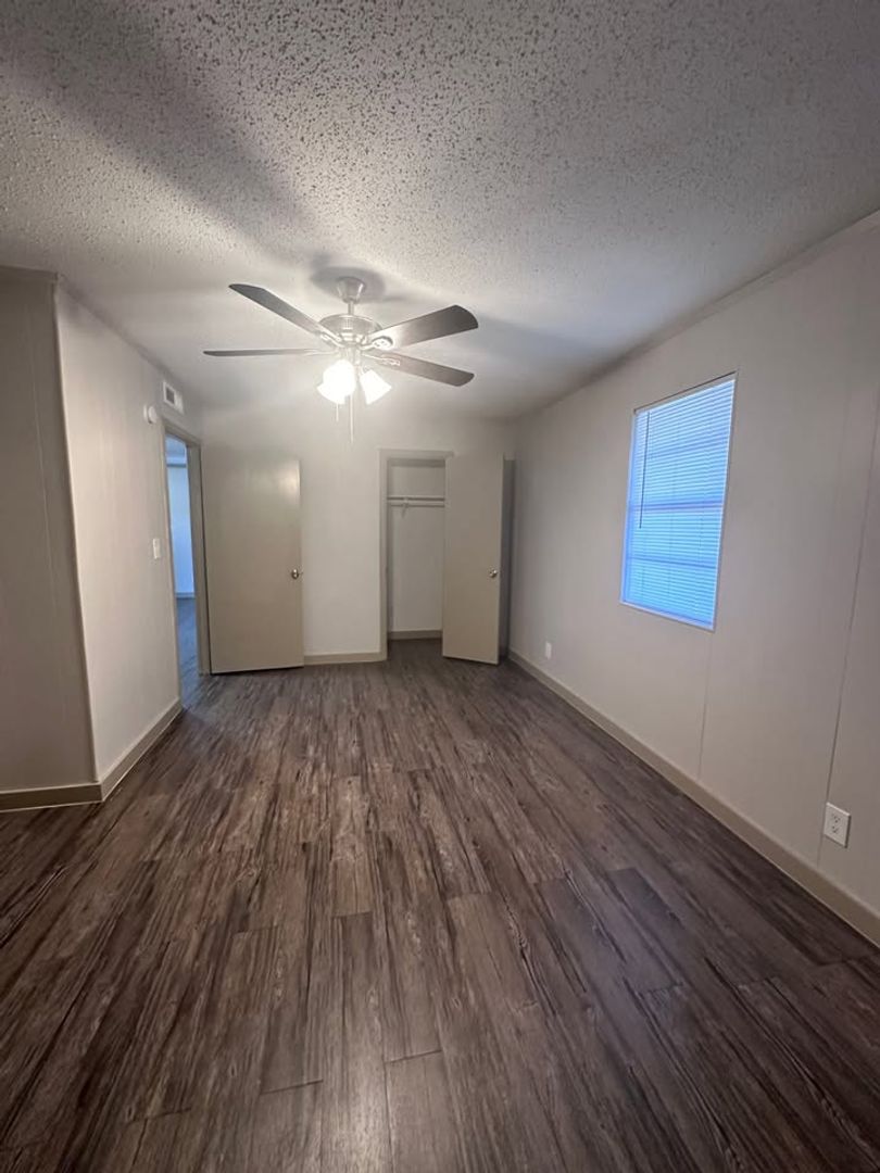 Commerce Apartment: 801 Culver St