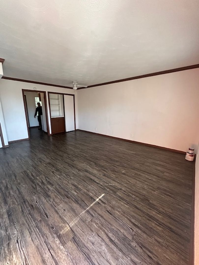 Grand Prairie Apartment: 201 Skyline Circle