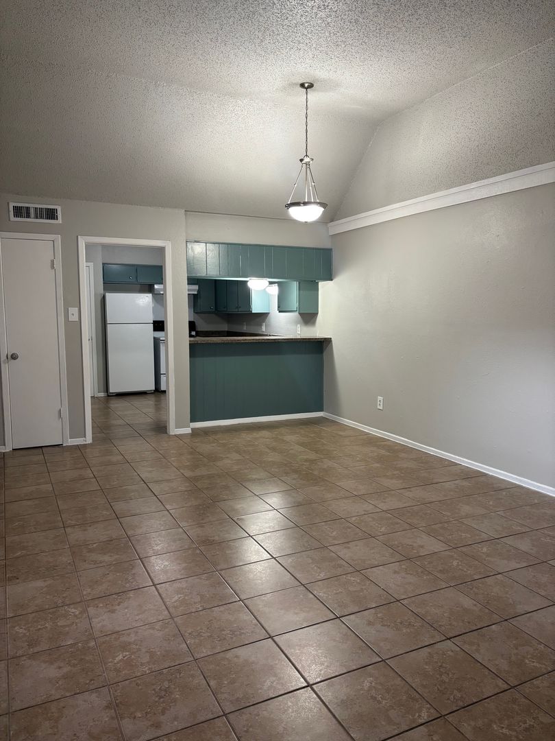 Arlington Apartment: 1676 Carter Drive