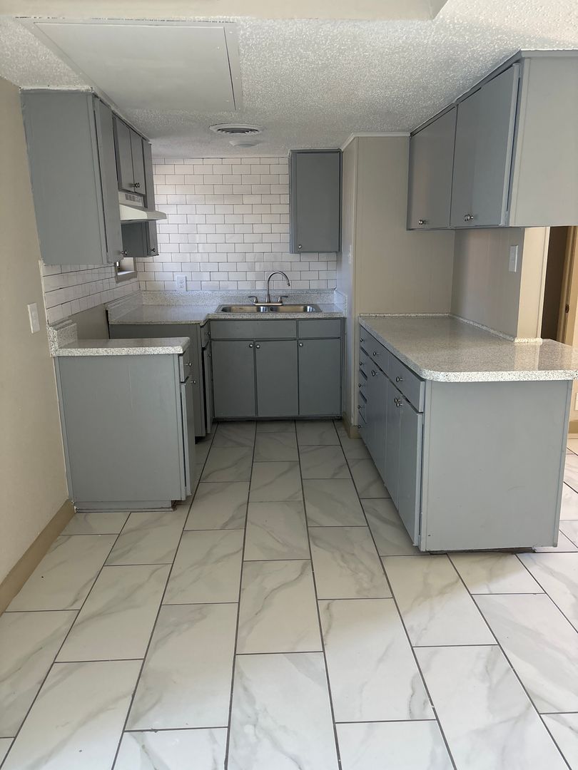 Commerce Apartment: 801 Culver St