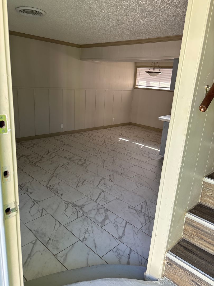 Commerce Apartment: 801 Culver St