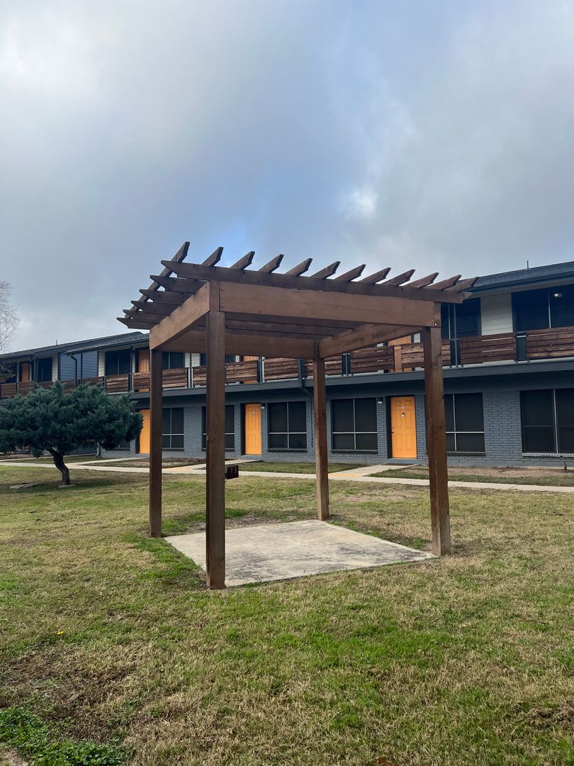 San Antonio Apartment: 462 Utopia Lane