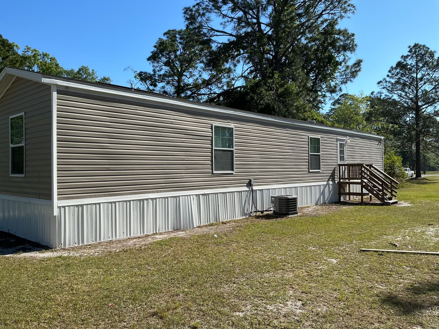Waycross Apartment: 108 Garlington Circle