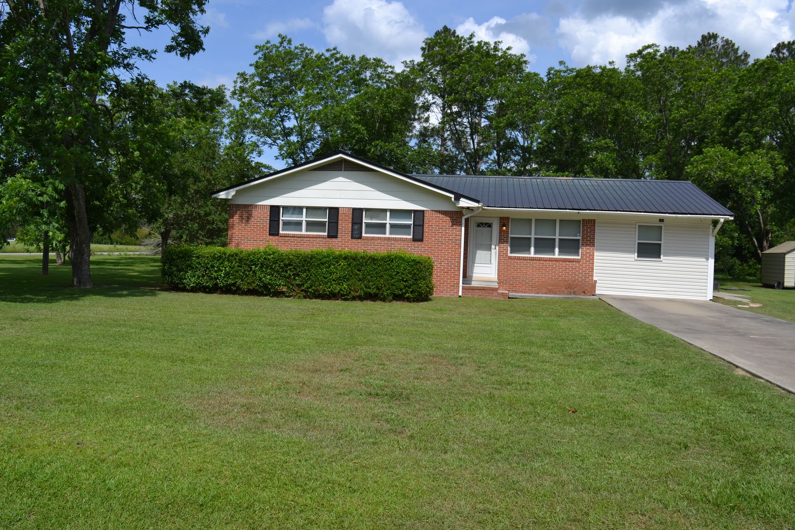 Alma House: 138 Cypress Circle