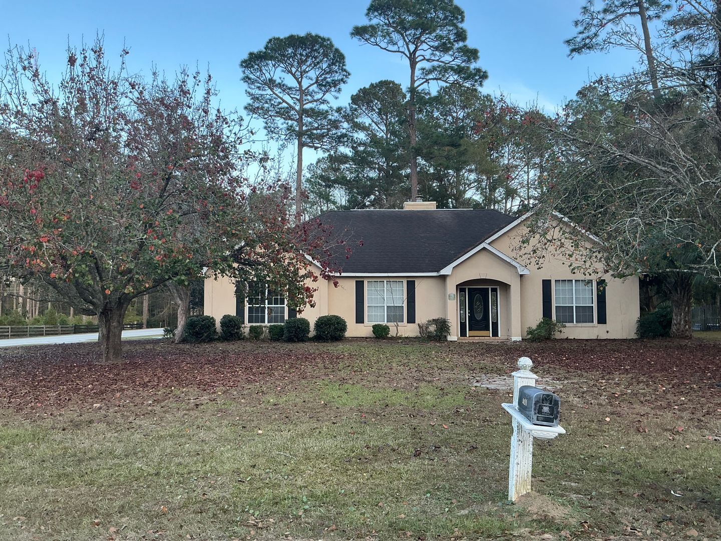 Waycross House: 1290 Riverdale Dr