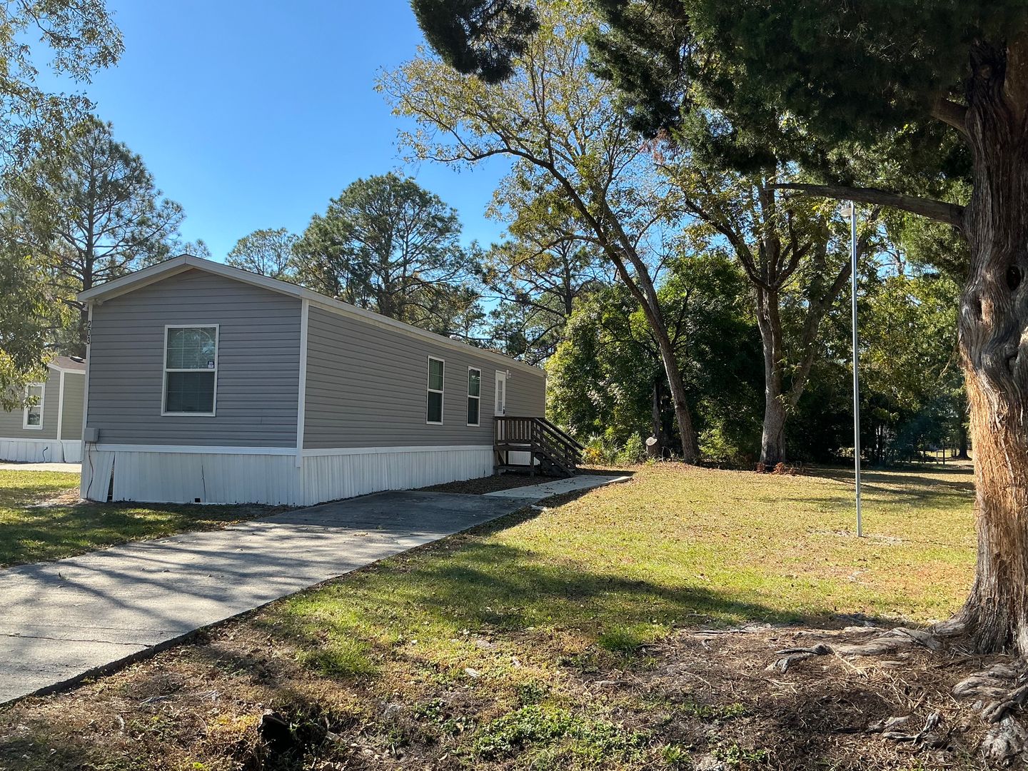 Waycross Apartment: 203 Garlington Circle