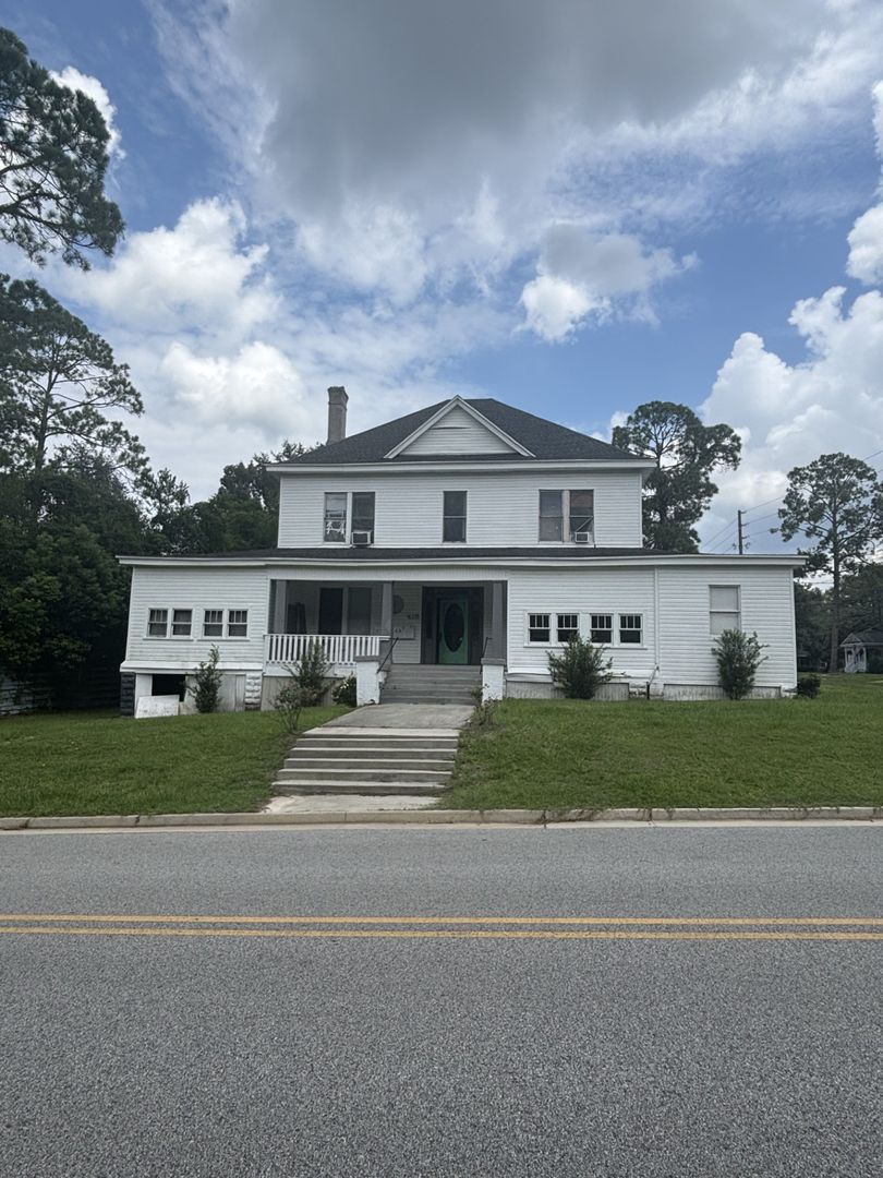 Waycross House: 415 Dewey Street Unit 4