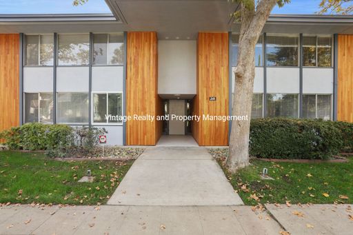 Charming Updated And Conveniently Located, All Rolled Into One Super Apartment!!! – photo 1