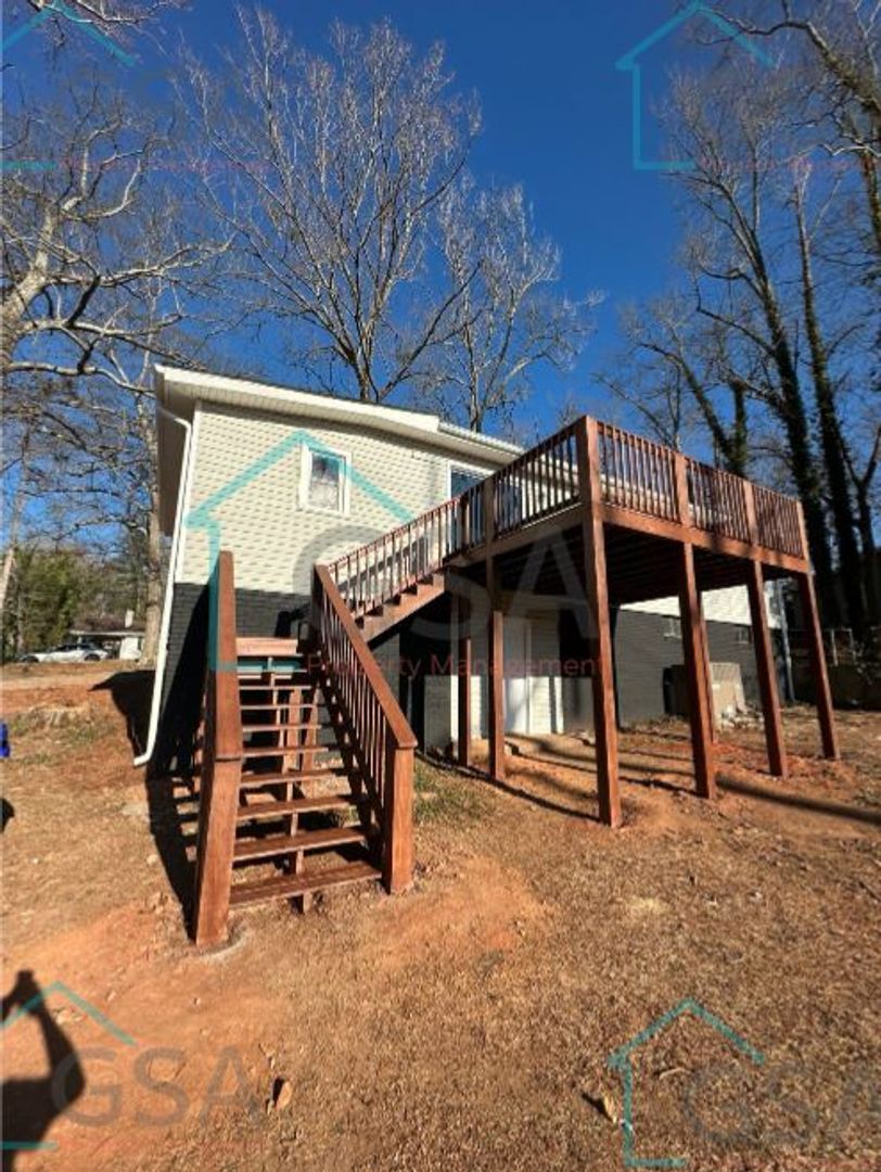 Greenville Apartment: -