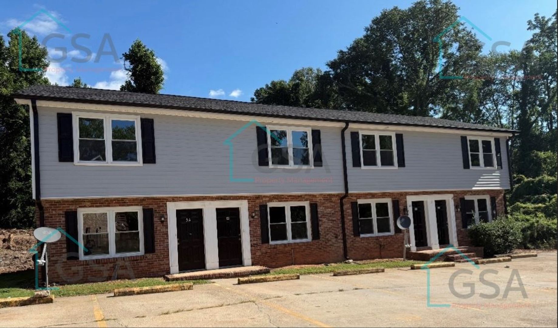 Greenville Apartment: -