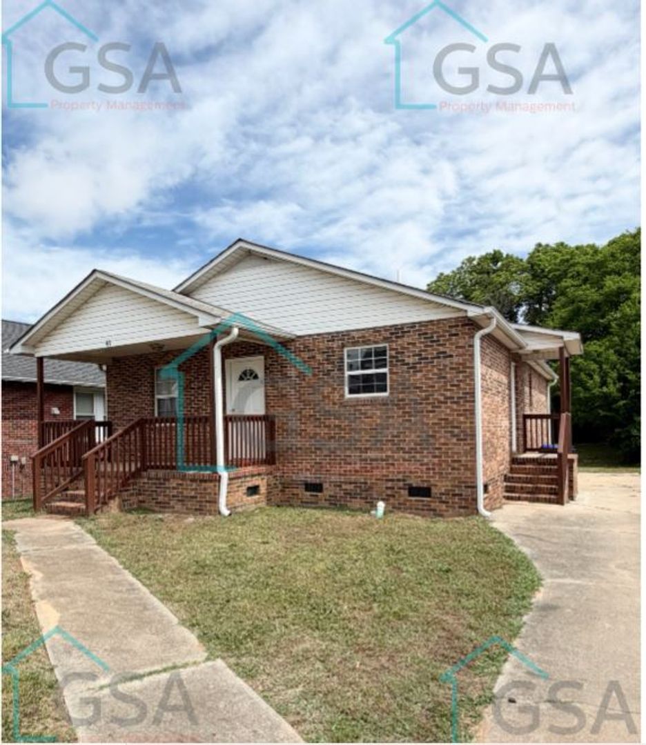 Greenville Apartment: -