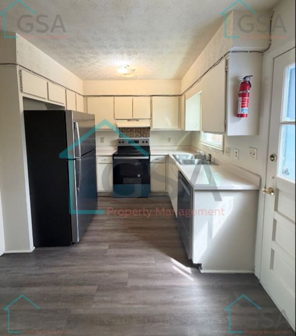 Greenville Apartment: -