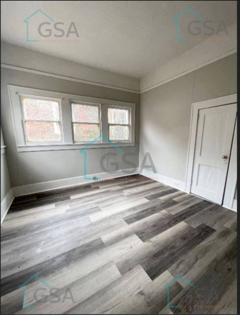 Greenville Apartment: _,_