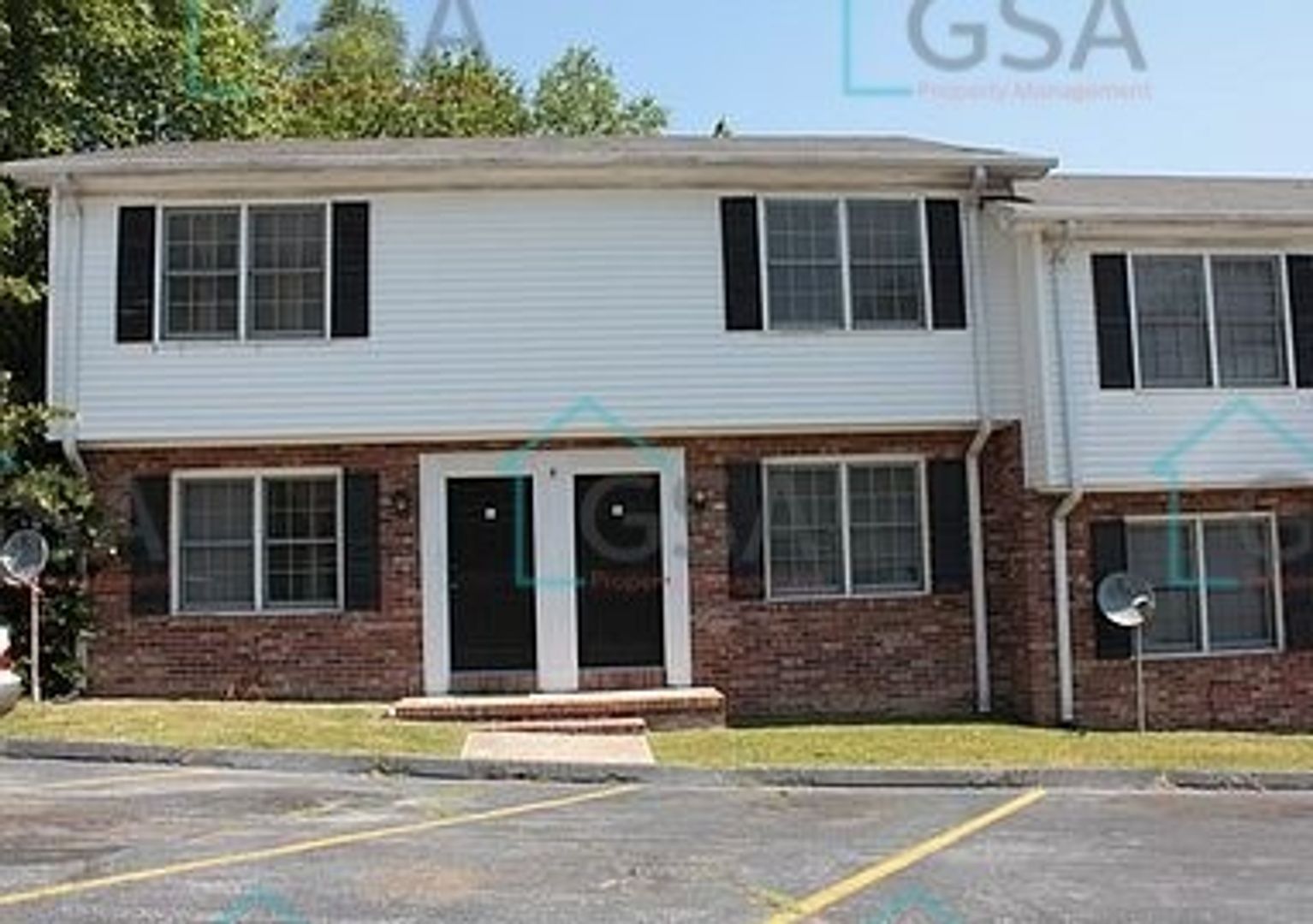 Greenville Apartment: -