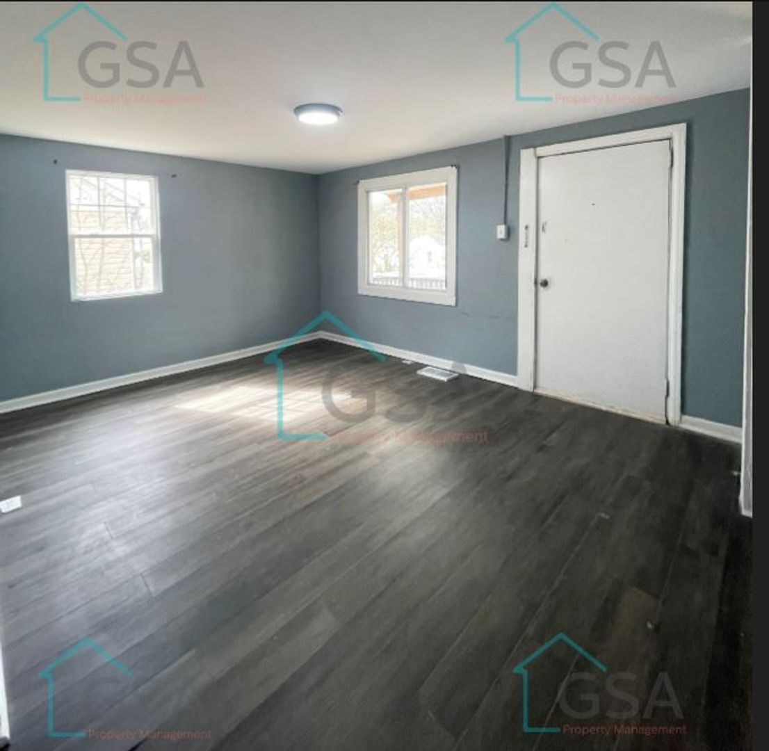 Greenville House: 406 Furman Road