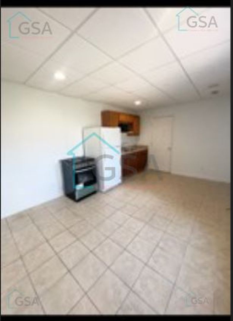 Greenville Apartment: _,_