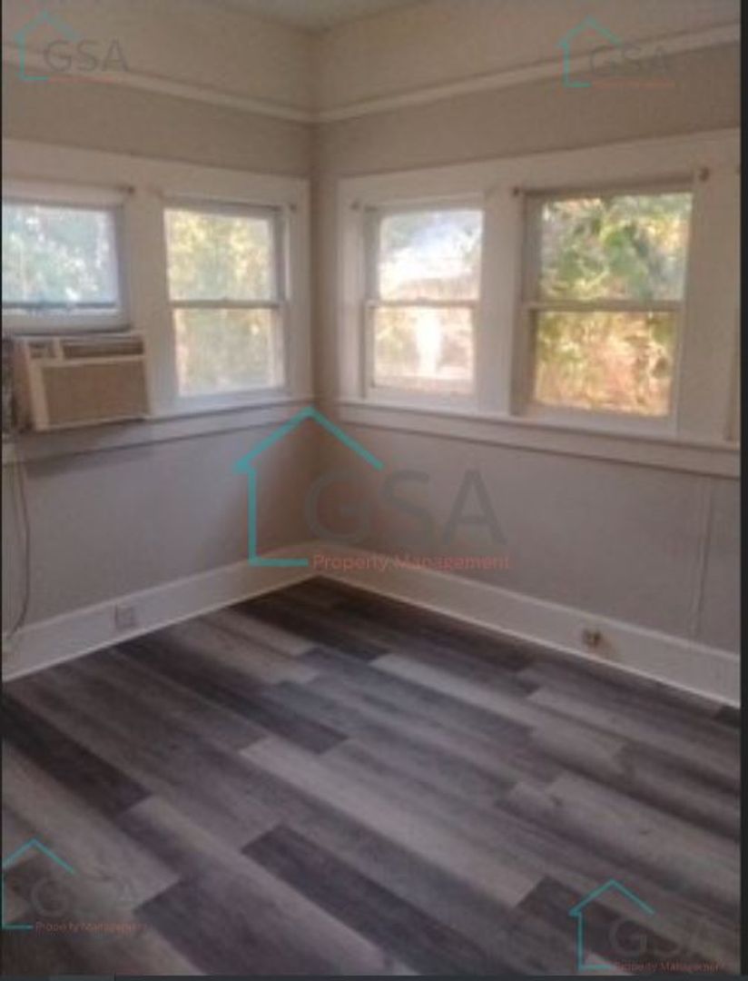 Greenville Apartment: _,_