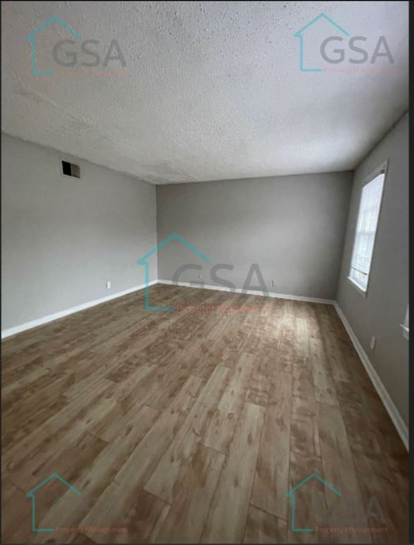 Greenville Apartment: -