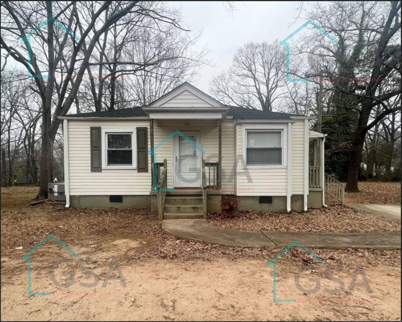 Greenville Apartment: _,_