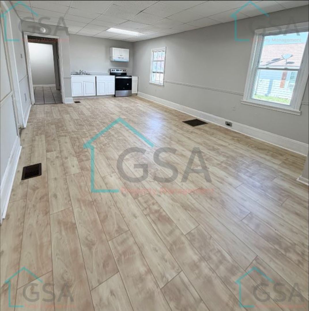 Greenville Apartment: _,_