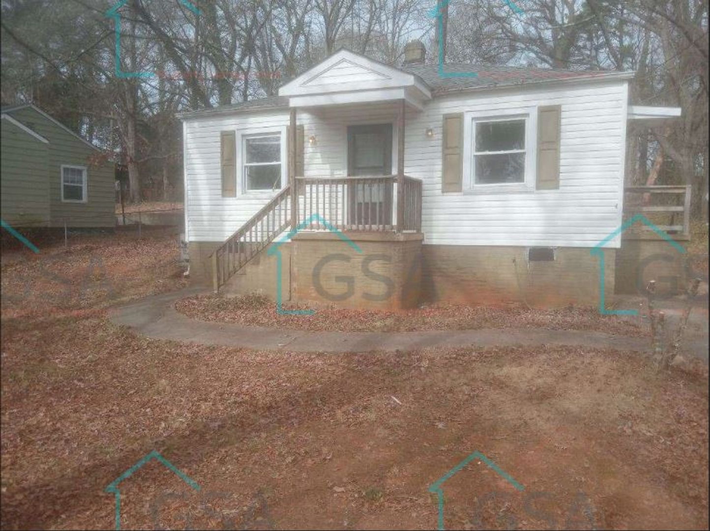 Greenville Apartment: _,_