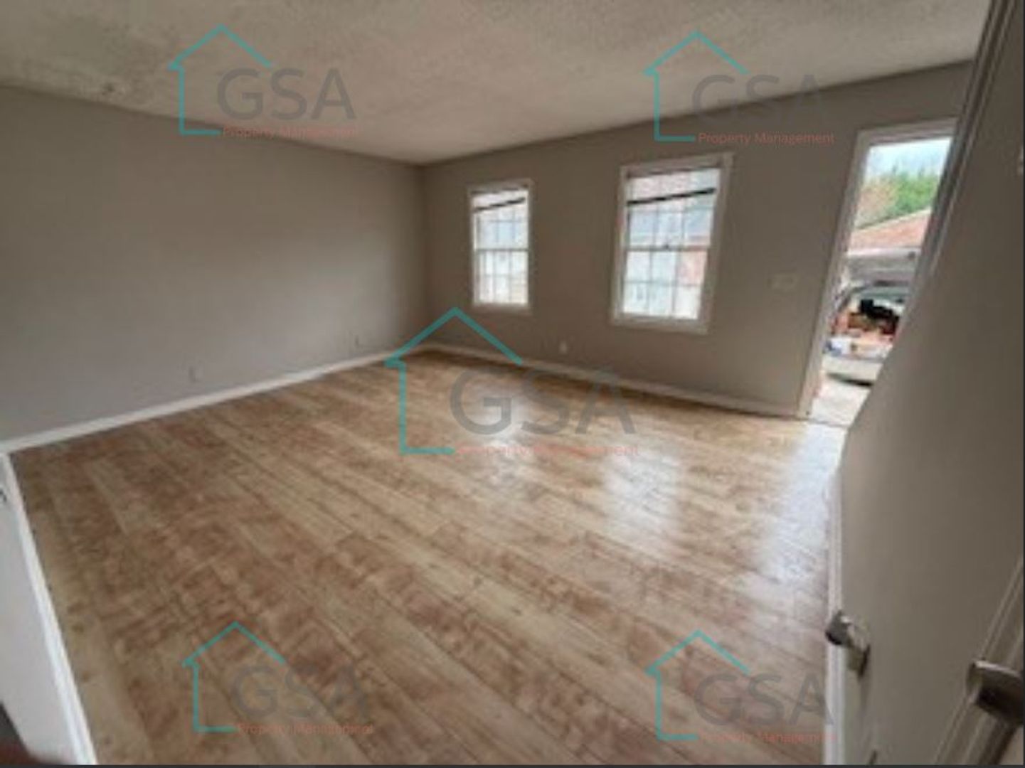 Greenville Apartment: -