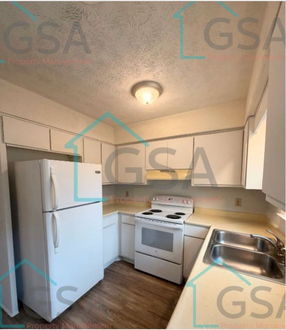 Greenville Apartment: -