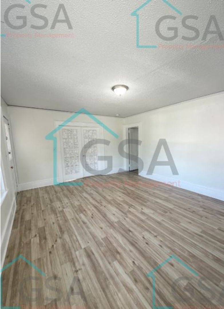 Greenville Apartment: 4113 East North Street