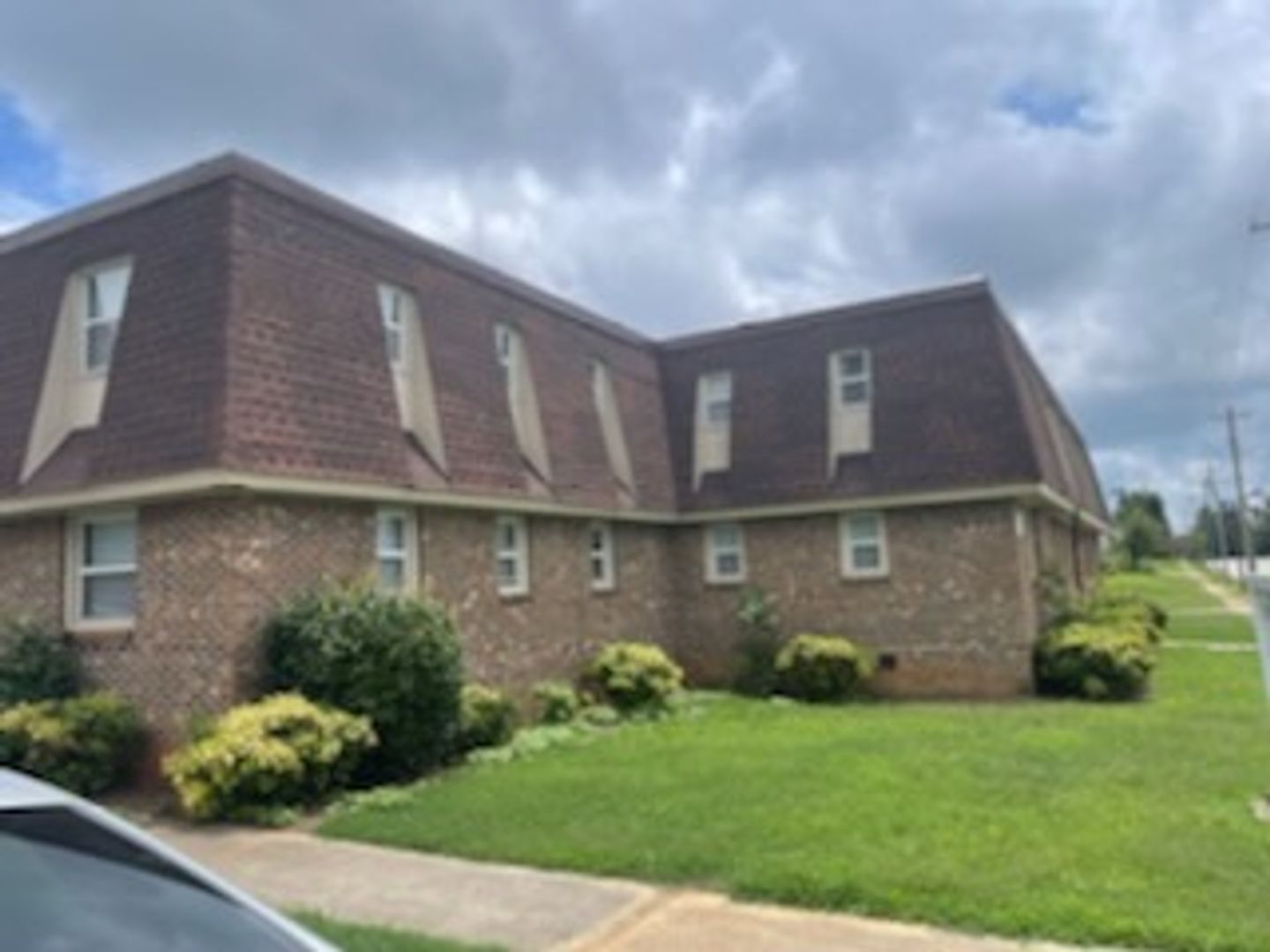 Seneca Apartment: 401 S. Fairplay Street