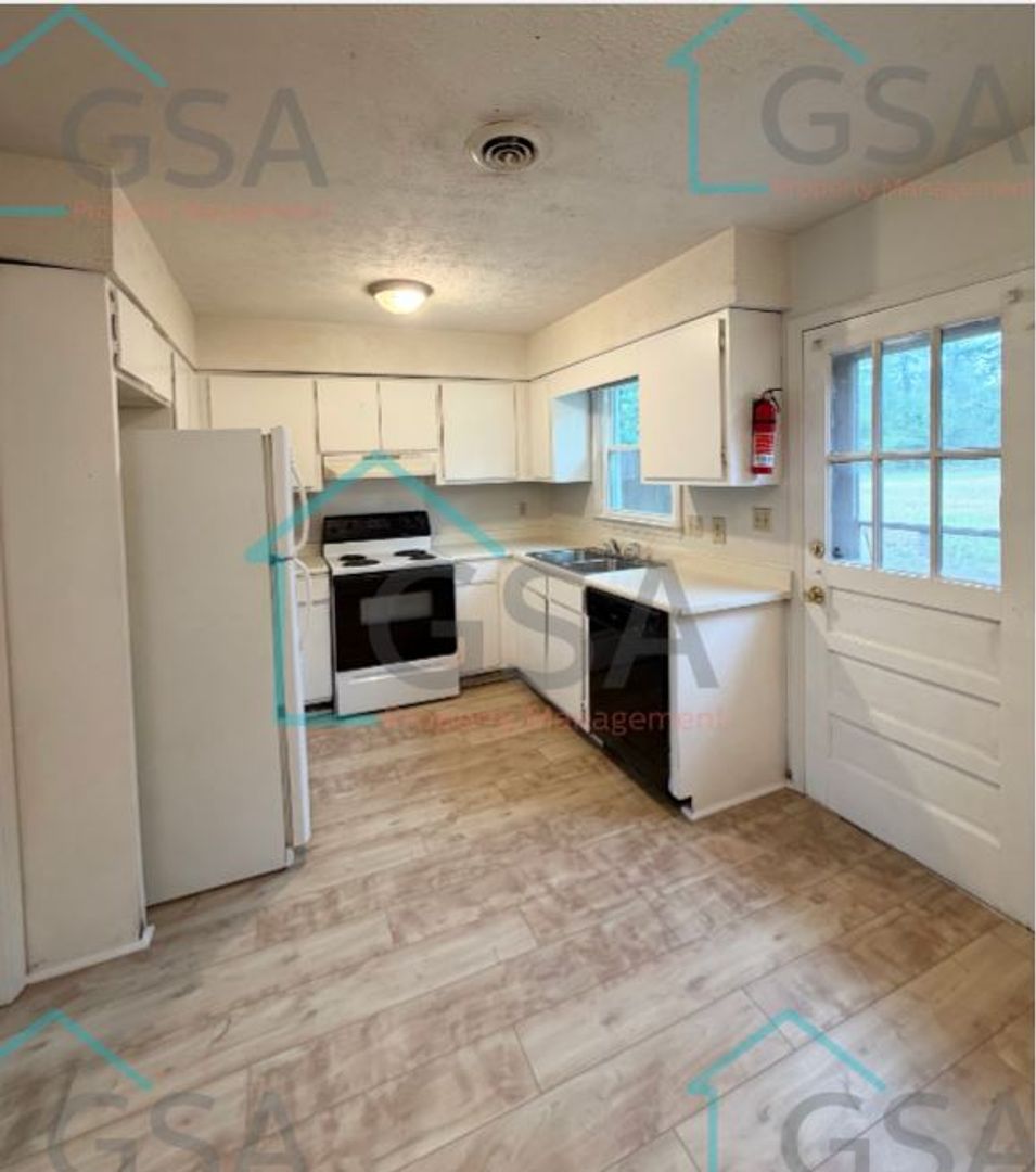 Greenville Apartment: -