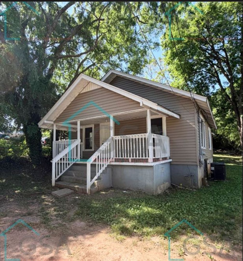 Greenville House: 119 Heatherly Drive