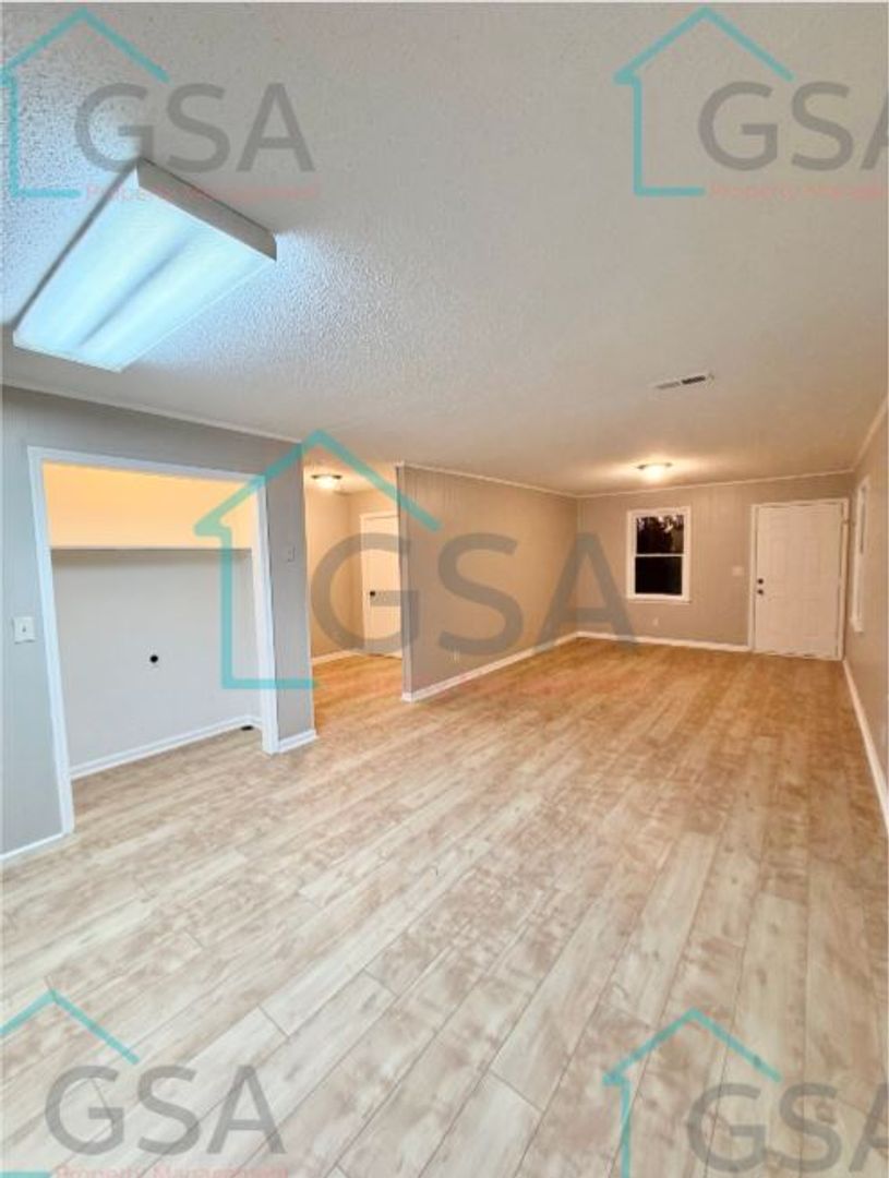 Greenville Apartment: -