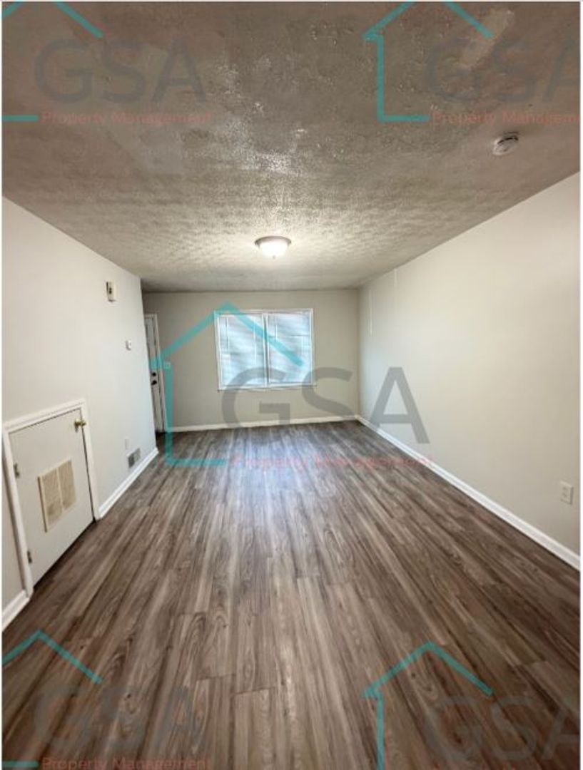 Greenville Apartment: -