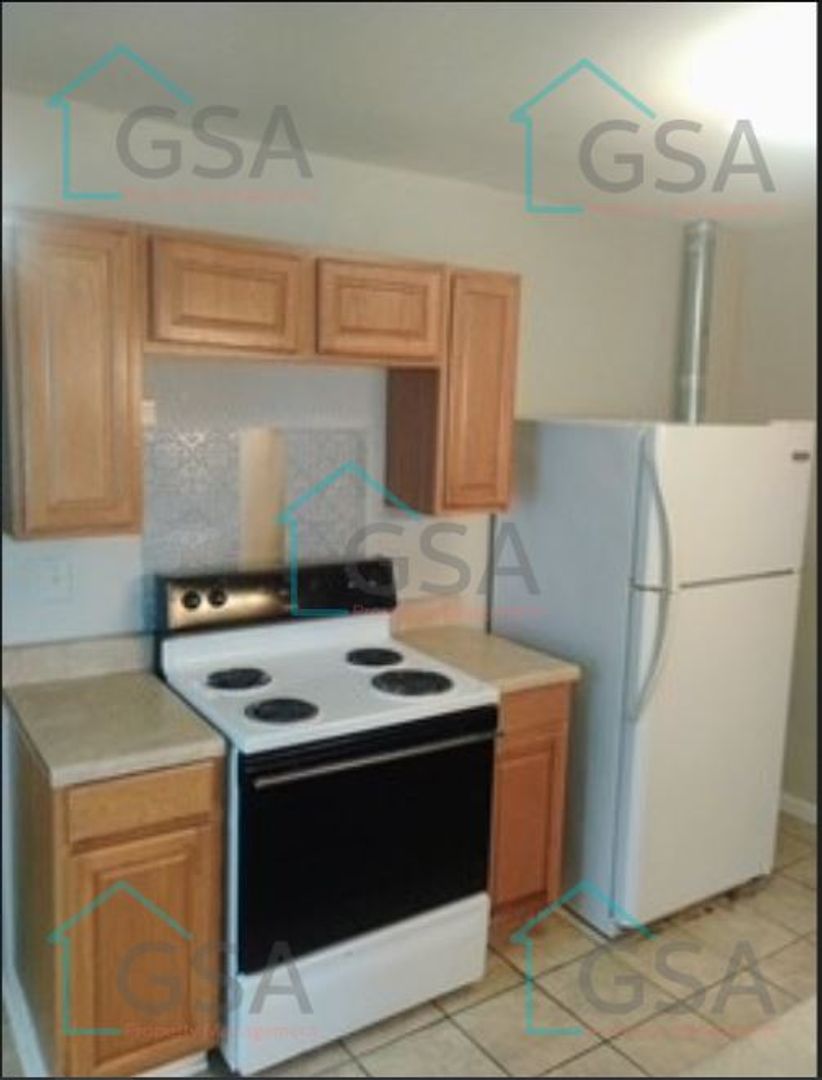 Greenville Apartment: _,_