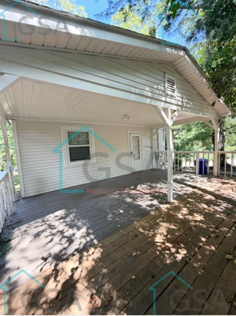 Greenville Apartment: _,_