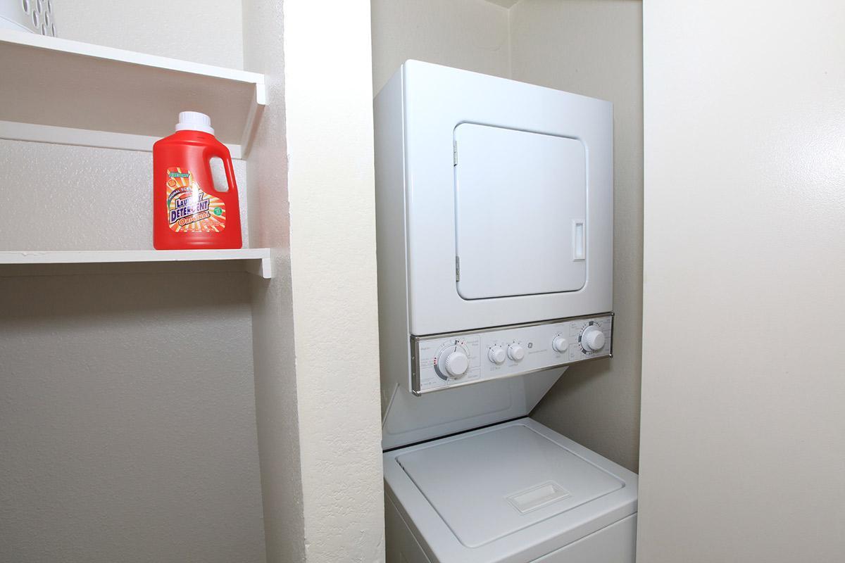 Bakersfield Apartment: 8200 Kroll Way