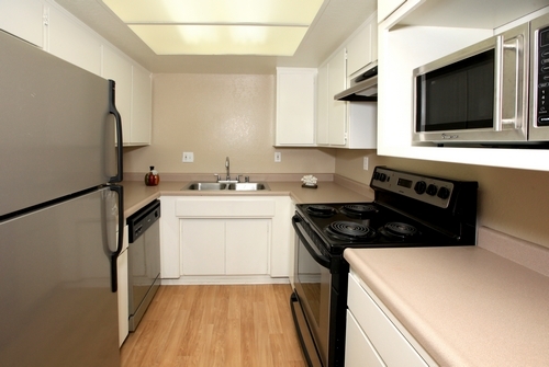 Bakersfield Apartment: 800 New Stine Road