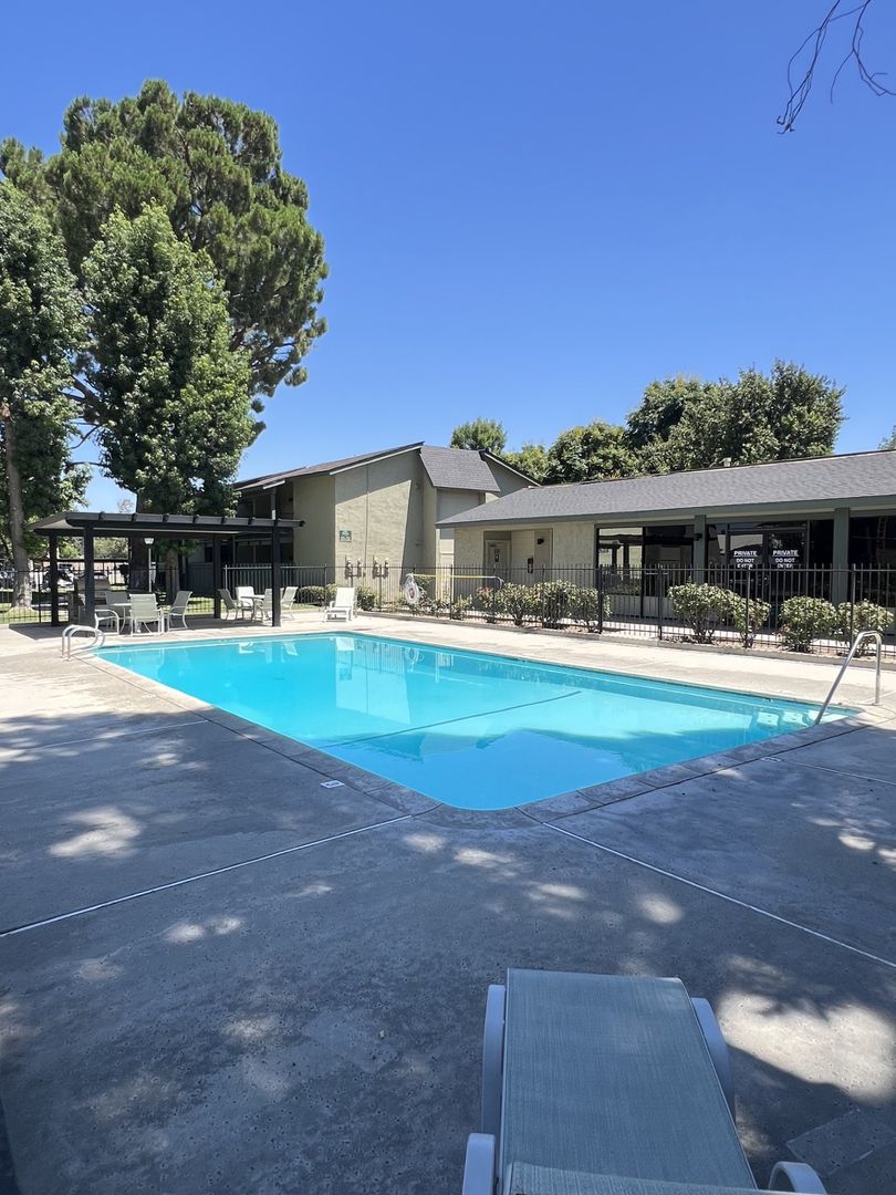 Raintree Garden Apartments 9 of 12
