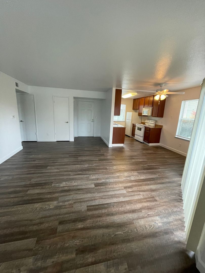 Clovis Apartment: 100 Fowler Ave.