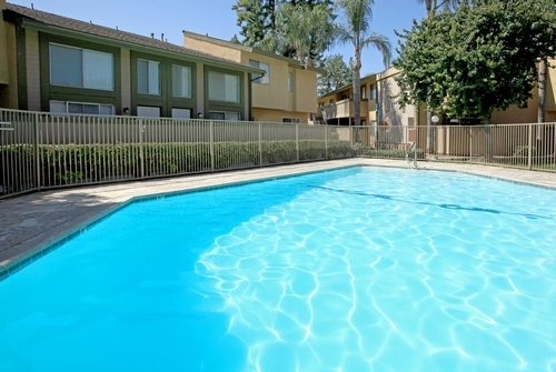 Bakersfield Apartment: 800 New Stine Road