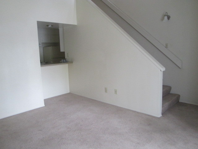 Bakersfield Apartment: 2401 Eric Way