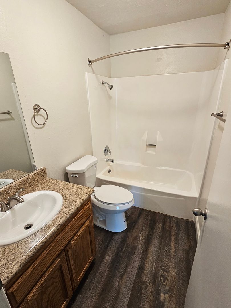 Fresno Apartment: 4918 N. Ninth