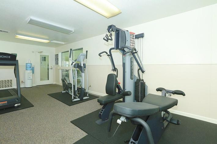 Gym at Summer Place (2 of 4)